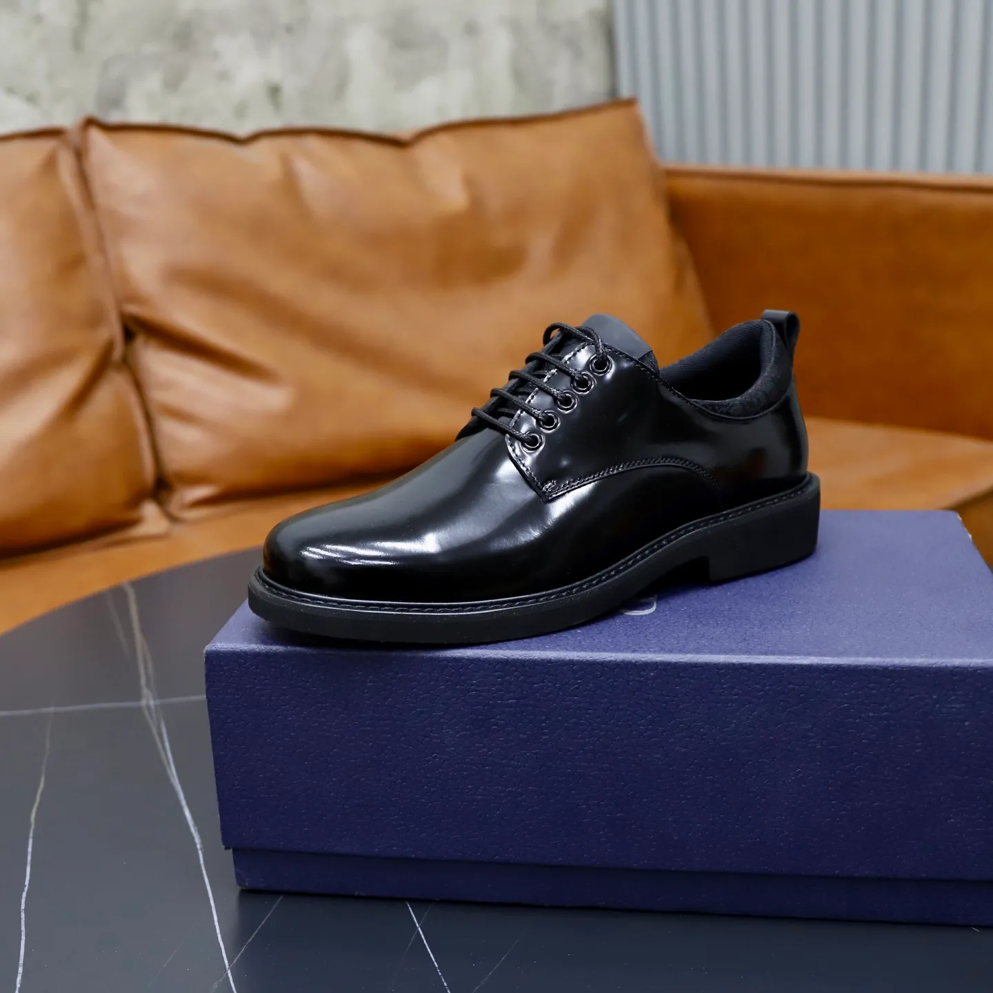 Factory price: 640💰Top original order Brand: Dior DIOR Standard code: Men's size 39-44 (38/45/can be customized) Grade: Same style as the official website Original order quality Material: Original cowhide Water-dyed cowhide lining Original distinguished outsole Style category: Men's fashionable casual leather shoes Distinguished big-name luxury elements top luxury Color: Color of the actual picture